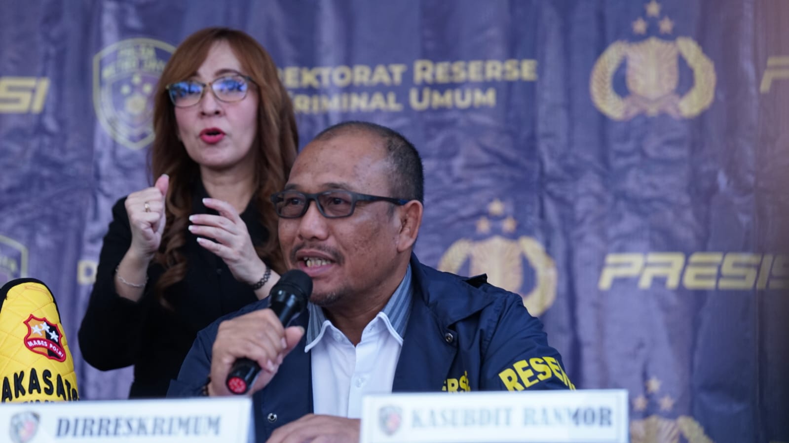 Direskrimum Polda Metro Jaya Kombes Wira Satya Triputra saat memberikan keterangan. (BeritaNasional/Bachtiarudin Alam)