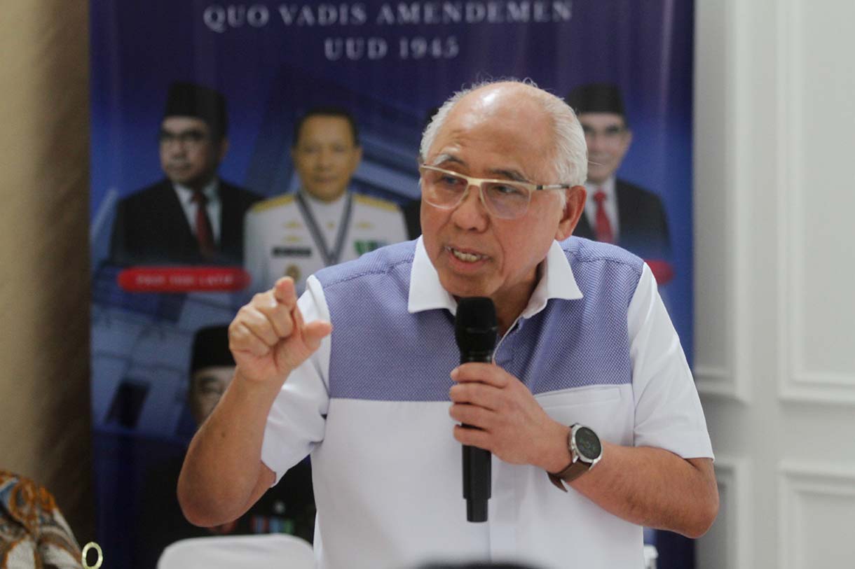 Mayjend Purnawirawan Prijanto memberikan pemaparanya dalam diskusi QUO Vadis Amandemen UUD 45 di Matraman, Jakarta Pusat, Sabtu (3/5/2025). (Beritanasional.com/Oke Atmaja)