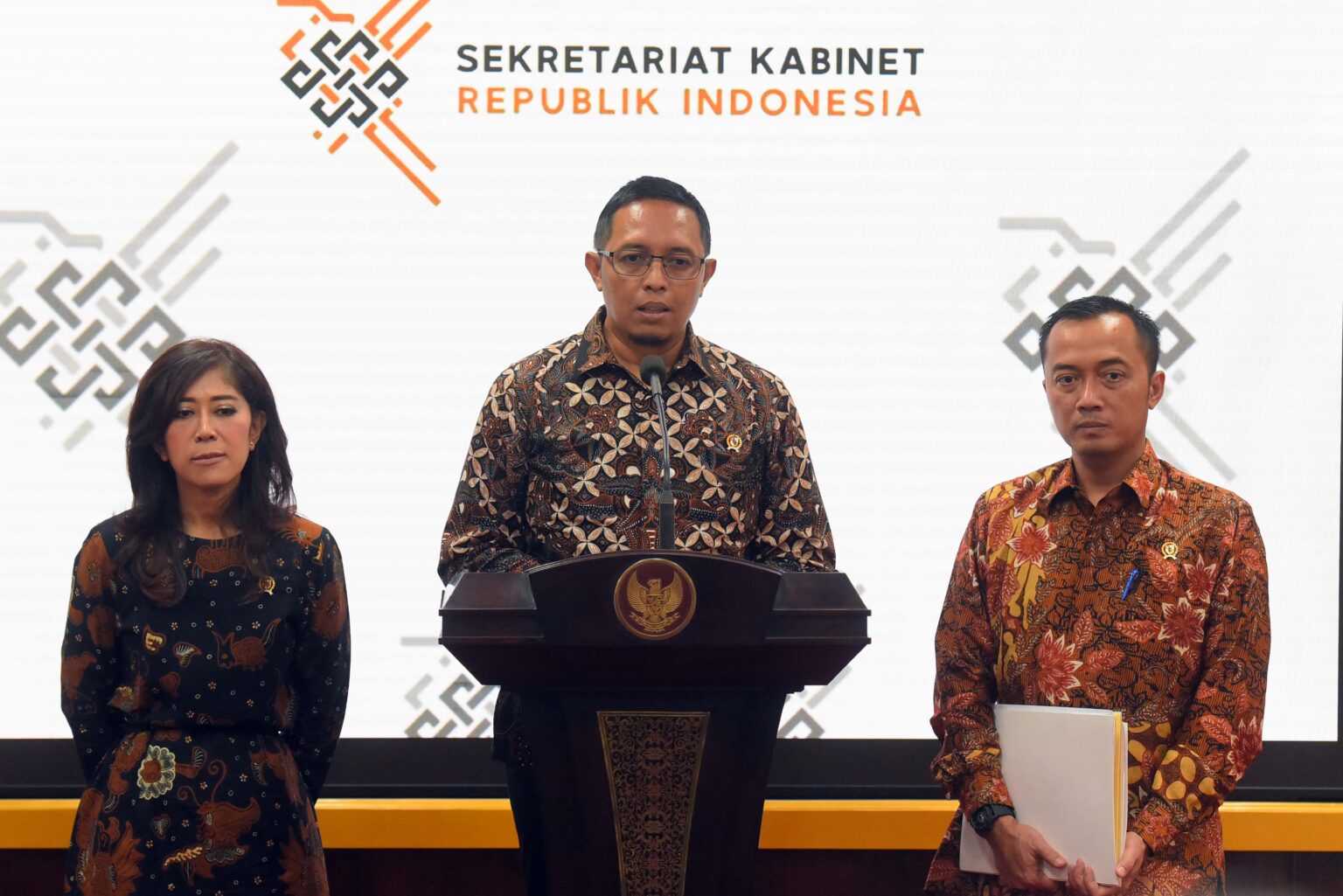 Hasan Nasbi (tengah). (Foto/Setkab).