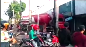 Kecelakaan truk tangki Pertamina terjadi di Jalan DR. Sumarno, Cakung, Jakarta Timur. (Foto/Instagram)