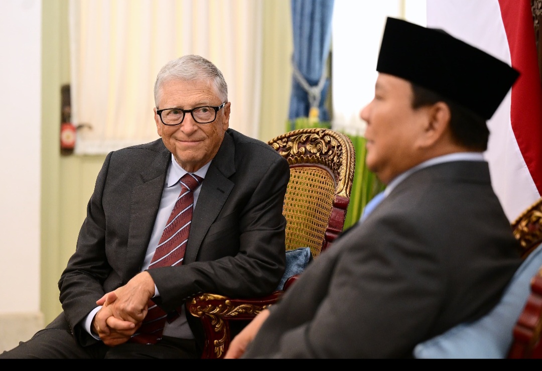 Istana Pastikan Vaksin TBC Bill Gates Aman, Uji Klinis di Indonesia Diawasi WHO Bill Gates berbincang dengan Presiden Prabowo Subianto di Istana Merdeka (BeritaNasional/Oke Atmaja)