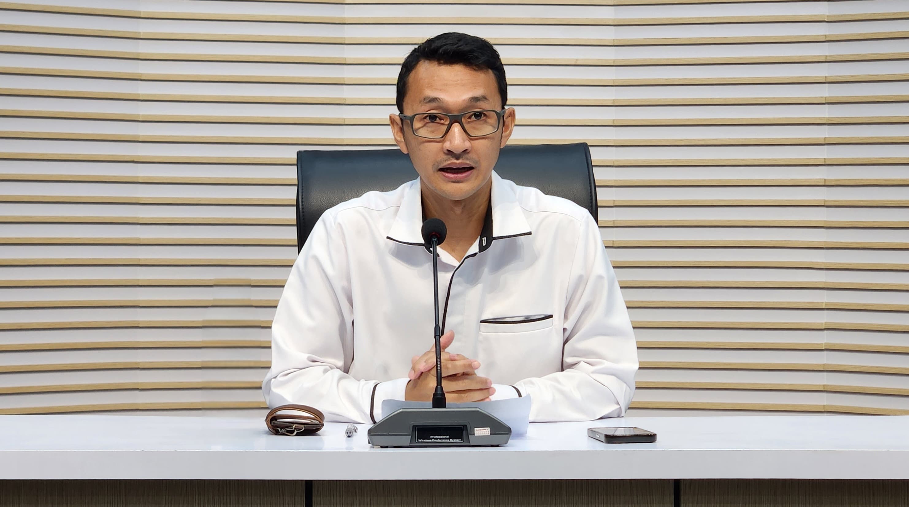Jubir KPK Budi Prasetyo saat memberikan keterangan. (BeritaNasional/Panji)