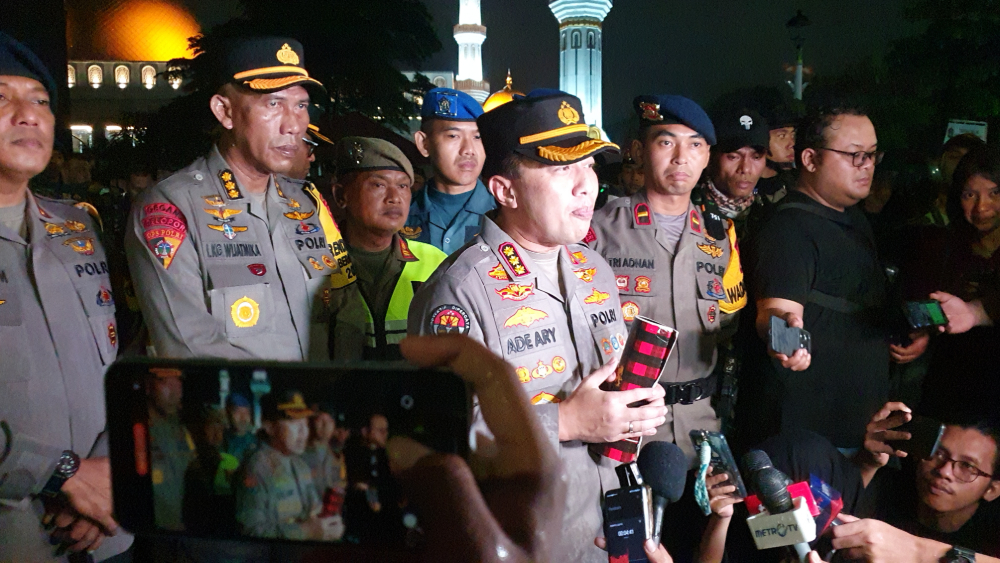 Kabid Humas Polda Metro Jaya Kombes Ade Ary Syam Indradi saat diwawancarai terkait pungli oleh ormas. (BeritaNasional/Bachtiarudin Alam)