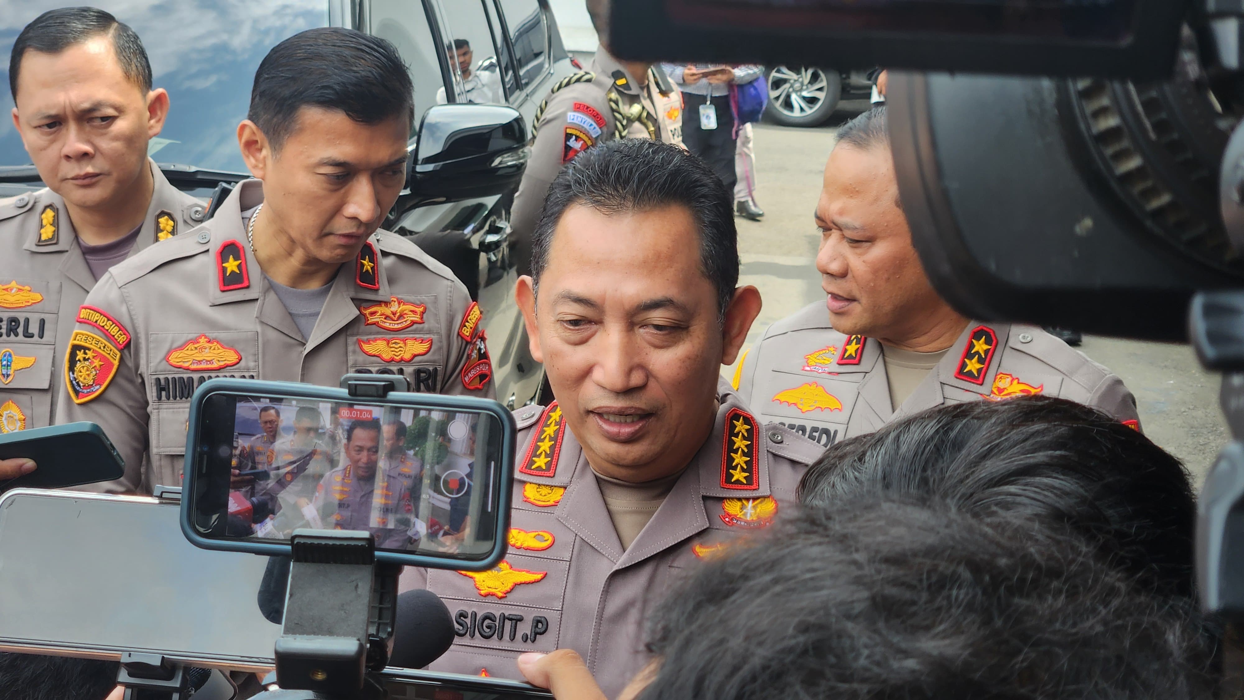 Berantas Premanisme Berkedok Ormas, Kapolri: Investor Tak Usah Ragu, Urusan Keamanan Kami Tangani Kapolri Jenderal Polisi Listyo Sigit Prabowo saat diwawancarai. (BeritaNasional/Panji)