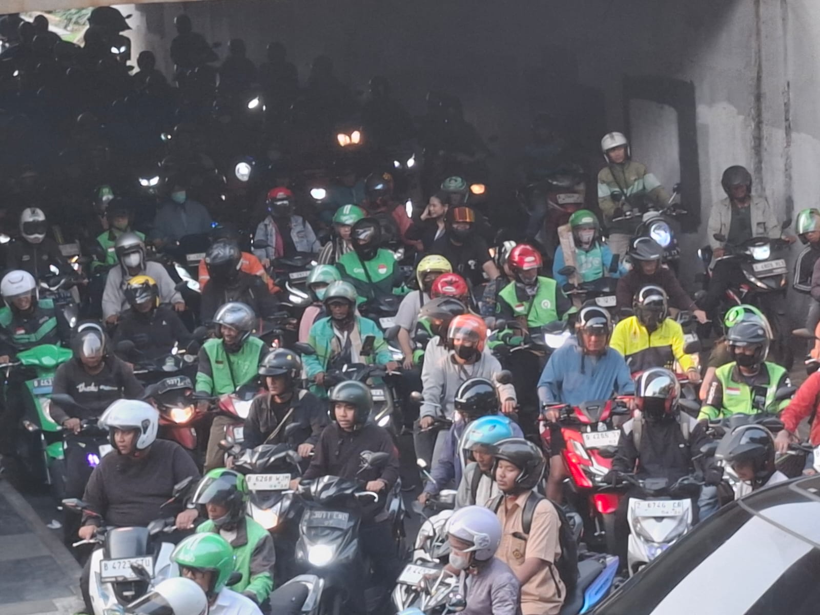 Kemacetan parah di jalan raya Gatot Subroto Jakarta. (BeritaNasional/Bachtiarudin Alam)