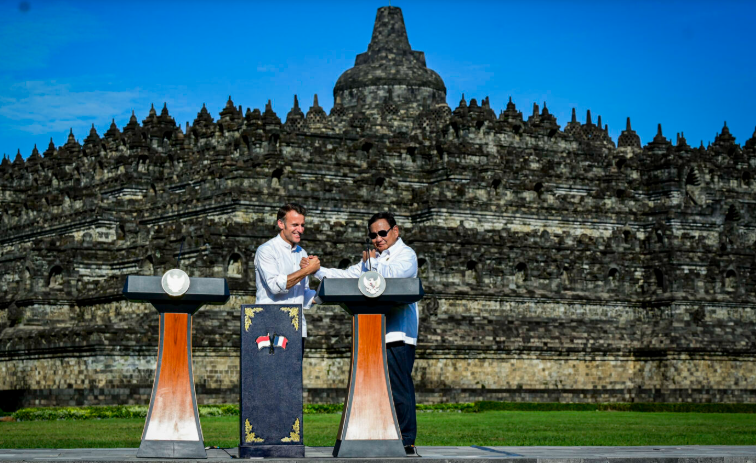 Momen presiden Republik Indonesia, Prabowo Subianto bersama Presiden Republik Prancis, Emmanuel Macron. (Foto/Doc. Setkab)