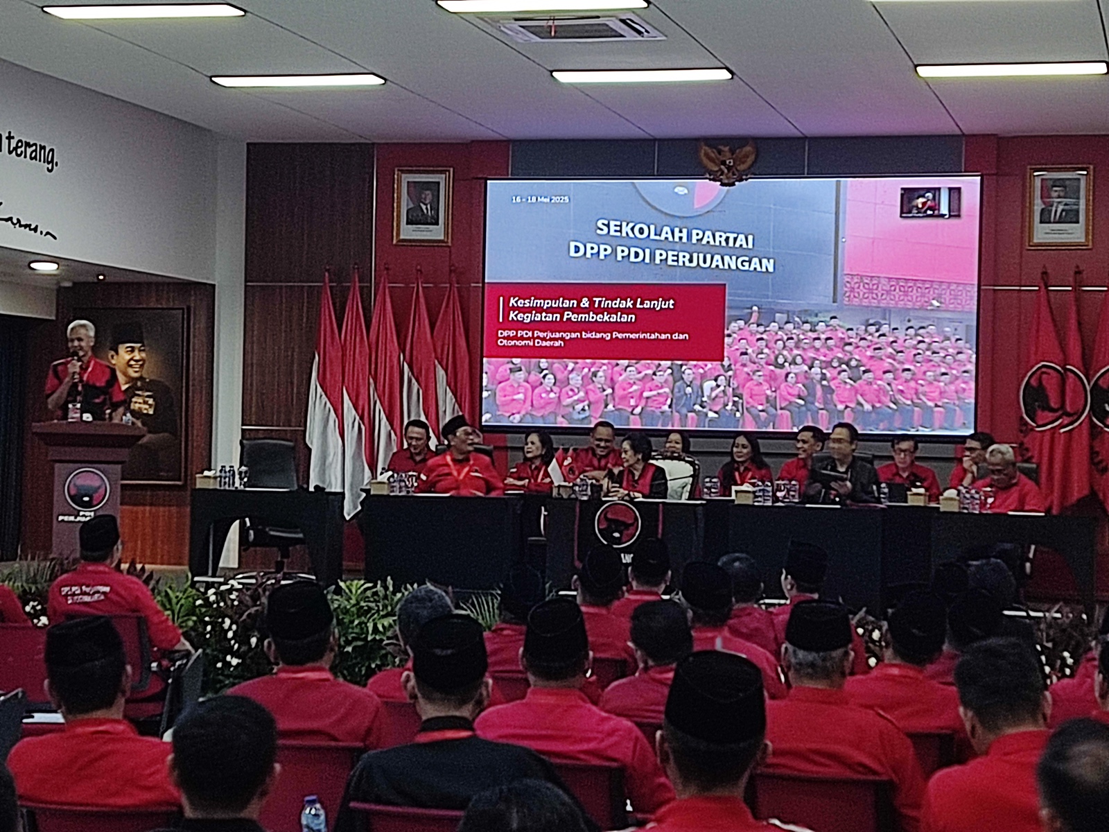 Ketua Umum PDI Perjuangan Megawati Soekarnoputri menghadiri penutupan pembekalan kepala daerah PDI Perjuangan. (BeritaNasional/Ahda)