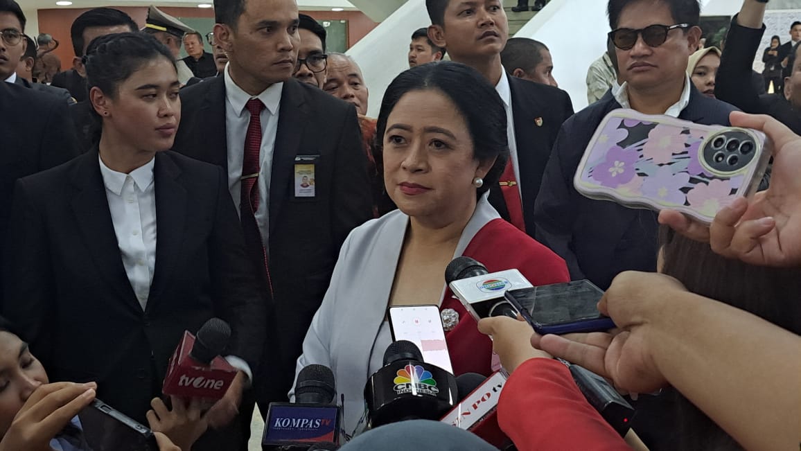 Ketua DPR Puan Maharani saat diwawancarai di Gedung DPR. (BeritaNasional/Lydia)