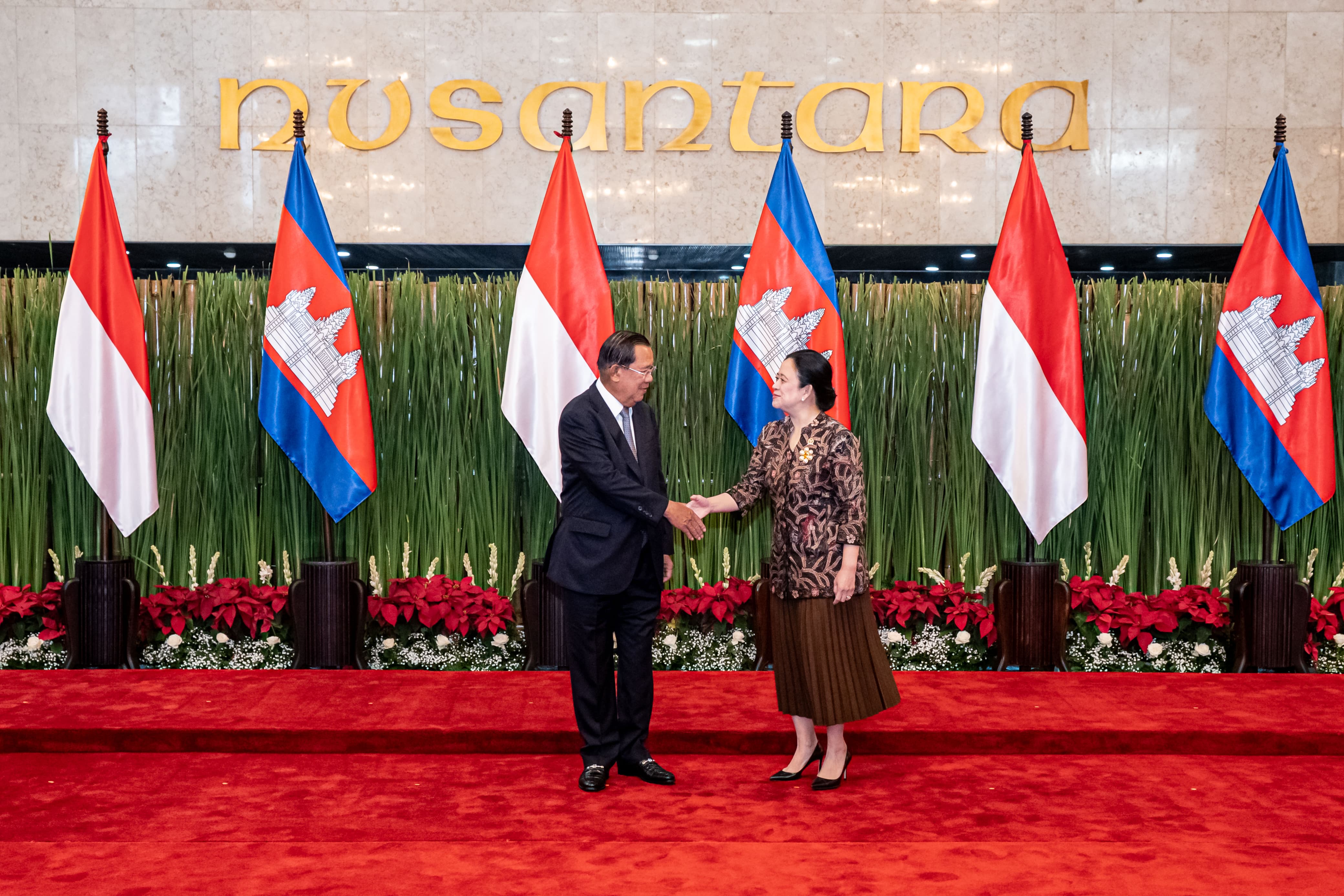 Gelar Pertemuan dengan Ketua Senat Kerajaan Kamboja, Ketua DPR Sebut Tak Bahas Isu Pekerja Migran Ketua DPR RI Puan Maharani menggelar pertemuan dengan Ketua Senat Kerajaan Kamboja Samdech Akka Moha Sena Padei Techo Hun Sen. (Foto/Dokumentasi DPR)