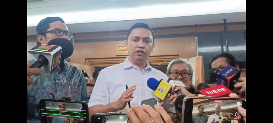 Tim hukum terdakwa Sekjen PDIP, Hasto Kristiyanto, Ronny Talapessy, (BeritaNasional/Bachtiarudin Alam)