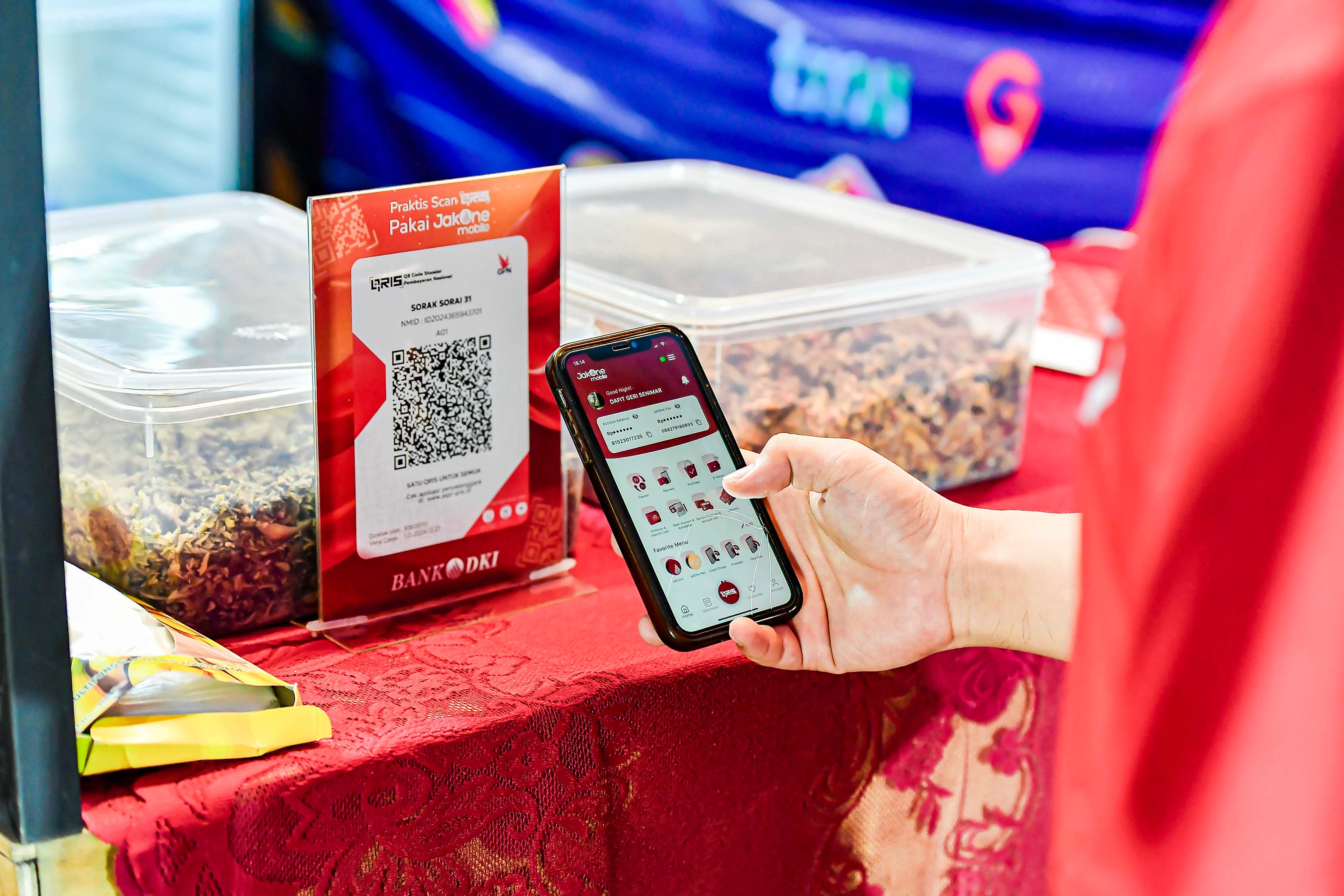 Layanan Transfer Antarbank via JakOne Mobile Bank DKI Kembali Berfungsi Layanan transfer antar bank melalui skema Real Time Online (RTOL) dengan aplikasi JakOne Mobile Bank DKI. (Foto/Bank DKI).