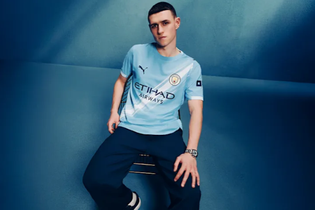 Manchester City resmi meluncurkan jersey kandang terbaru mereka untuk musim 2025/26. (Foto/Doc. Mancity)
