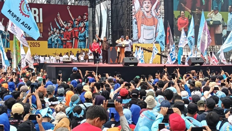 Presiden Prabowo di depan buruh (Beritanasional/Oke Atmaja)