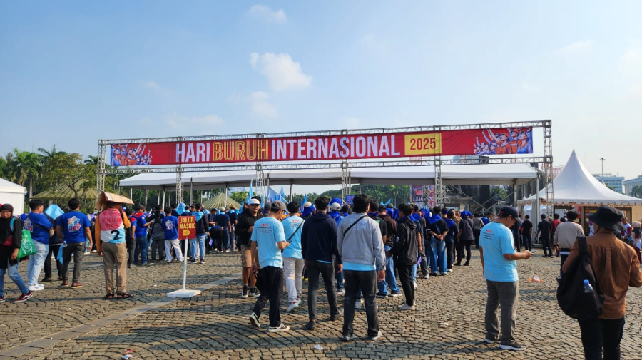 Suasana Hari Buruh 2025 di Monas. (BeritaNasional/Panji Septo)