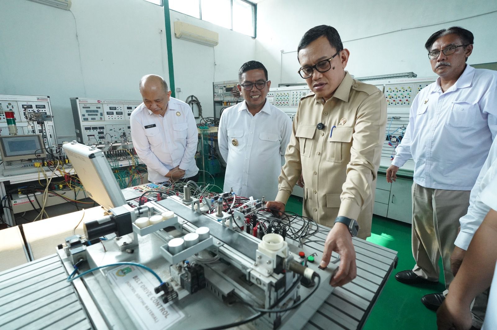 Menteri P2MI mengunjungi Balai Latihan Kerja Industri (BLKI) Banten.(BeritaNasional/Elvis Sendouw/HO Hms P2MI)
