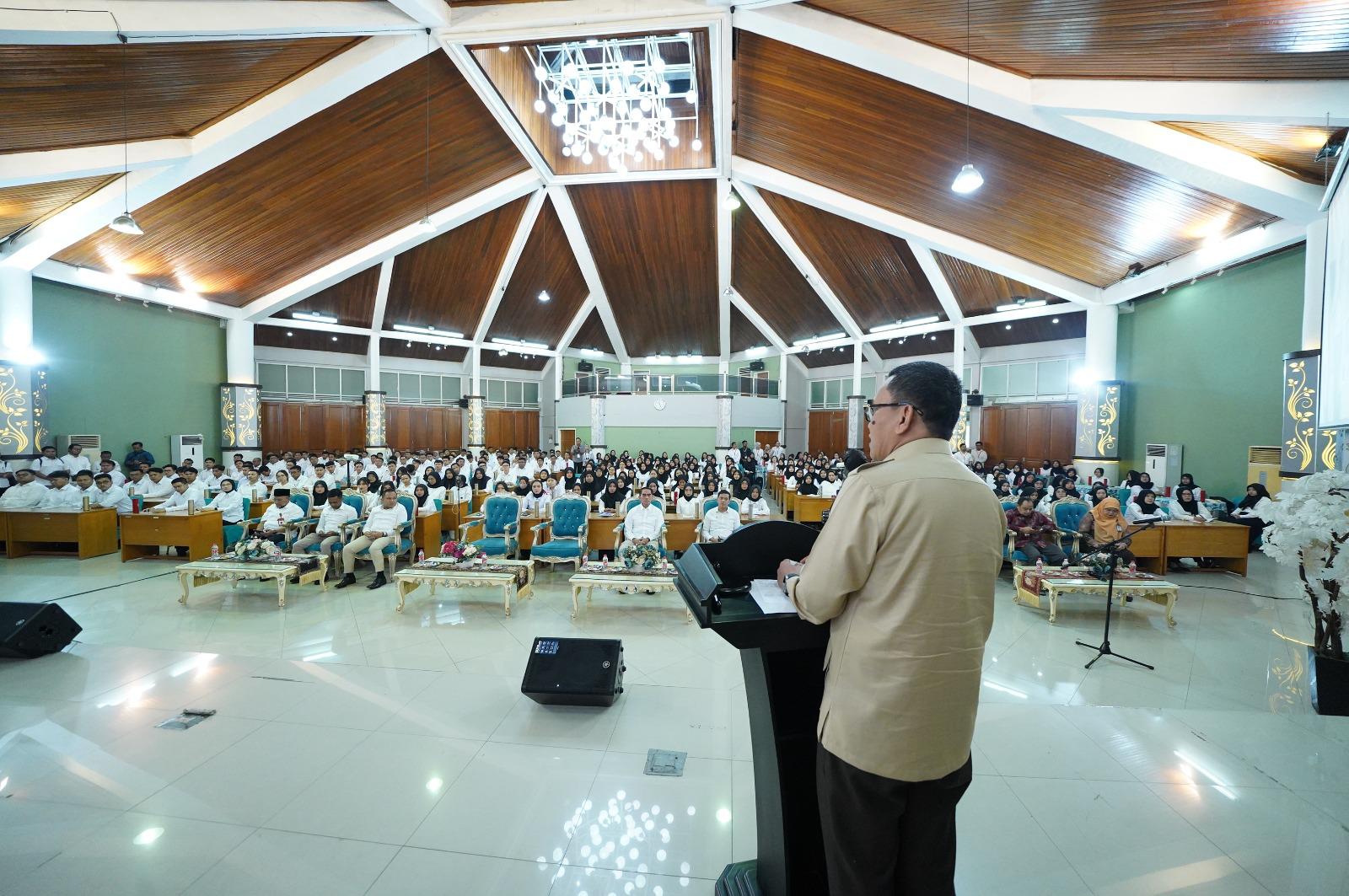Hadiri kegiatan orientasi Calon Pegawai Negeri Sipil (CPNS) Tahun Anggaran 2024 Menteri P2MI tegaskan peran CPNS dalam melindungi, melayani, dan memberdayakan pekerja migran Indonesia. (BeritaNasional/Elvis Sendouw/HO Hms P2MI)