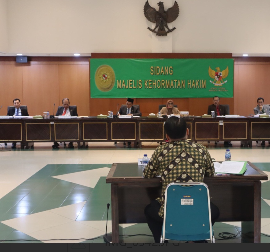 MKH Putuskan Hakim Ad Hoc PHI Medan MS Diberhentikan Tidak Hormat Sidang MKH terhadap hakim ad hoc PHI PN Medan. (BeritaNasional/dok KY)