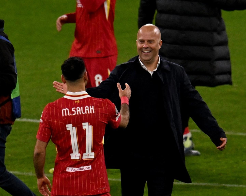 Bomber Liverpool Mohamed Salah bersama Pelatih Arne Slot. (Foto/liverpoolfc.com)