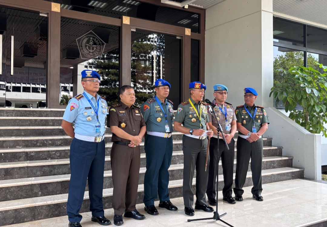 Pakai Intelijen, Danspupom TNI Bakal Tindak Prajurit Bekingi Preman Berkedok Ormas Komandan Pusat Polisi Militer (Danpuspom) TNI Mayjen Yusri Nuryanto bersama jajaran. (BeritaNasional/dok TNI)
