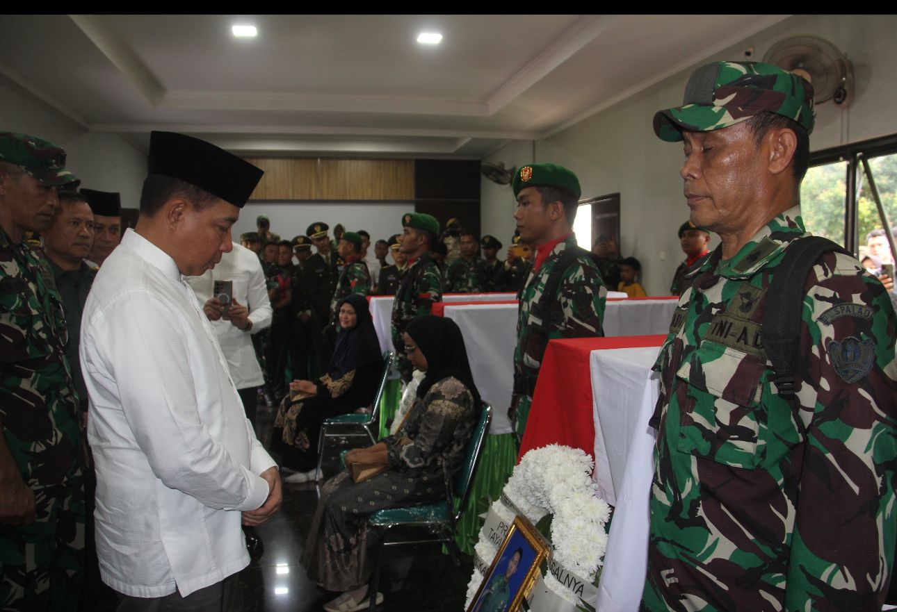 Panglima TNI Beri Penghormatan Terakhir ke Prajurit Gugur. (Foto/TNI)