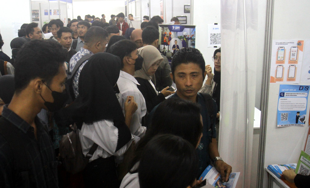 Para pencari kerja memadati Job Fair di Jakarta. (BeritaNasional/Oke Atmaja)