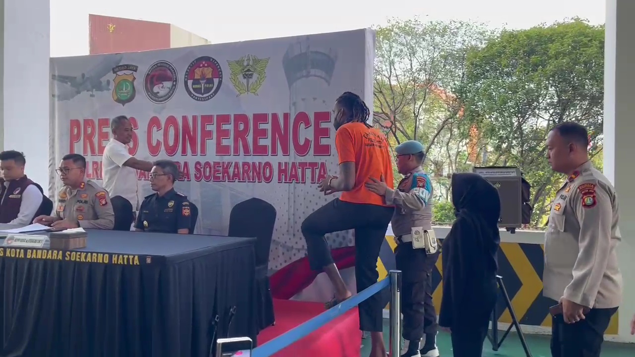 Pebasket Amerika Serikat Jarred Dwayne Shaw (baju oranye) terjerat kasus narkotika. (Foto/Istimewa)
