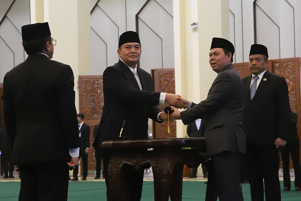 Ketua DPD RI ultan Bachtiar Najamudin melantik Mohammad Iqbal sebagai Sekjen DPD. (BeritaNasional/Elvis Sendouw)