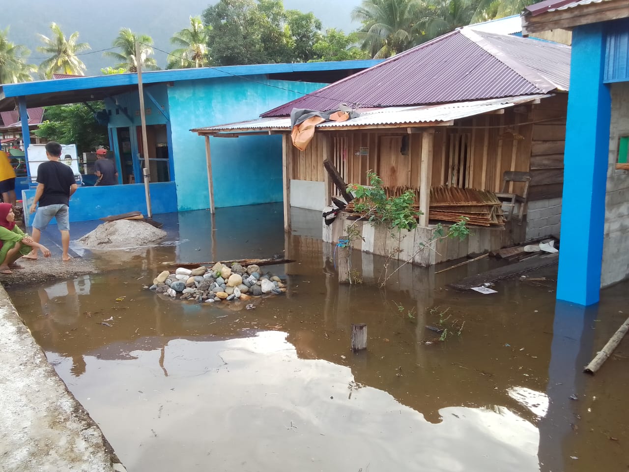 Banjir melanda wilayah Kabupaten Morowali Utara, Sulawesi Tengah. (BeritaNasional/BNPB).