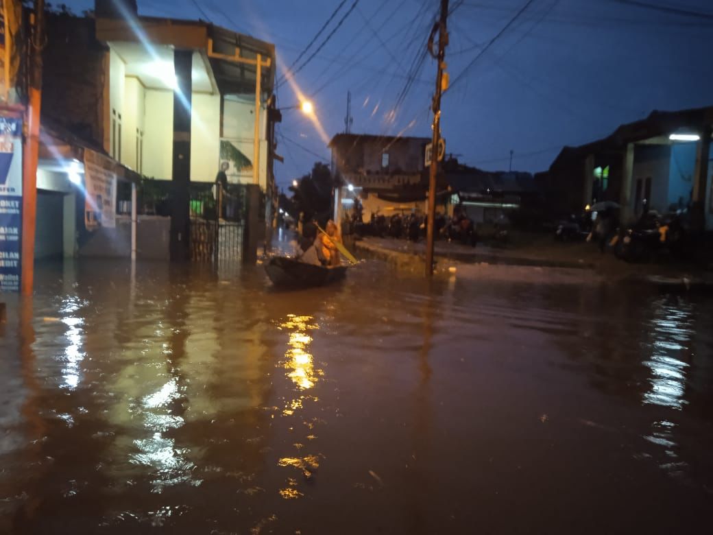Banjir melanda Kabupaten Bandung. (BeritaNasional/BNPB)