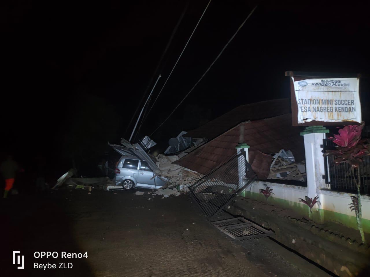Tanah longsor yang terjadi di Desa Kendan, kecamatan Nagreg, Kabupaten Bandung Barat. (BeritaNasional/BNPB)