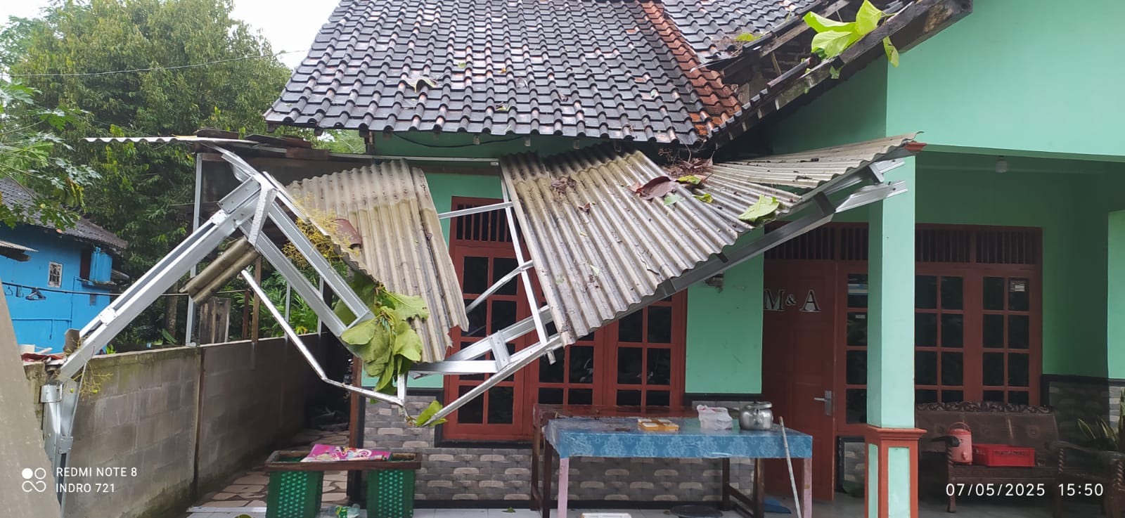 Perkembangan Situasi dan Penanganan Bencana, 9 Mei 2025 Bencana angin kencang rubuhkqn atap rumah warga di Kab Sleman Yogyakarta. (BeritaNasional/BNPB)