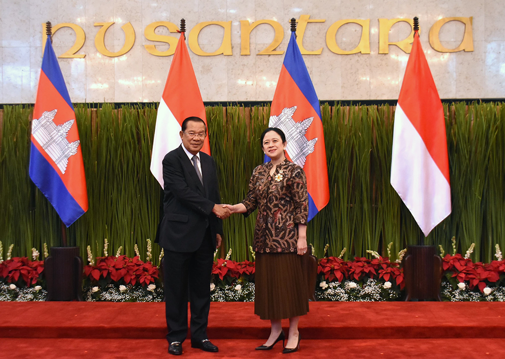 Ketua DPR RI Puan Maharani menerima kunjungan Pertemuan Presiden Senat Kerajaan Kamboja dengan Ketua DPR. (BeritaNasional/Elvis Sendouw)