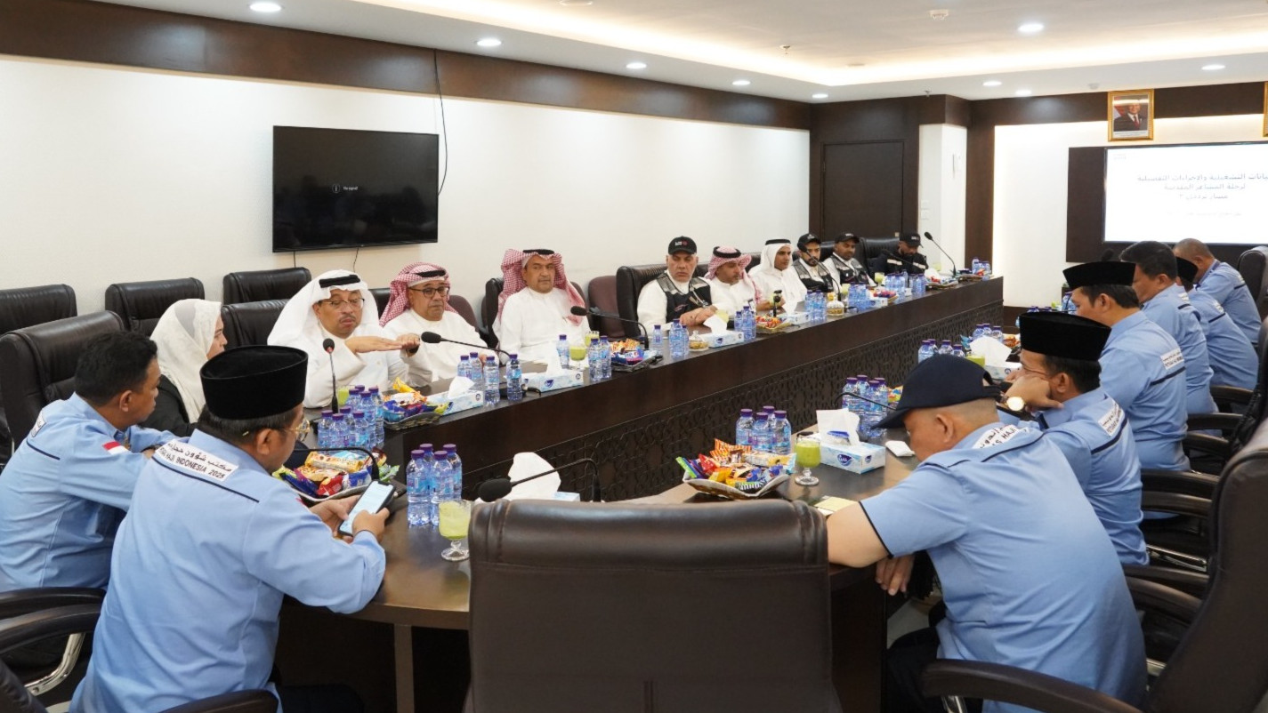 Petugas Penyelenggara Ibadah Haji (PPIH) Arab Saudi menggelar rapat koordinasi dengan delapan syarikah. (Foto/Kemenag RI)