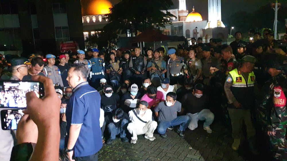 Polisi berhasil meringkus preman dari ormas GRIB, FBR, hingga karang taruna di wilayah Jakbar. (Foto/Istimewa)