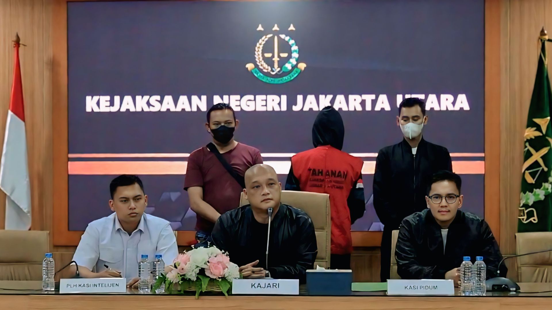 Polisi merilis terdakwa yang kabur dari PN Jakut. (Foto/Istimewa)