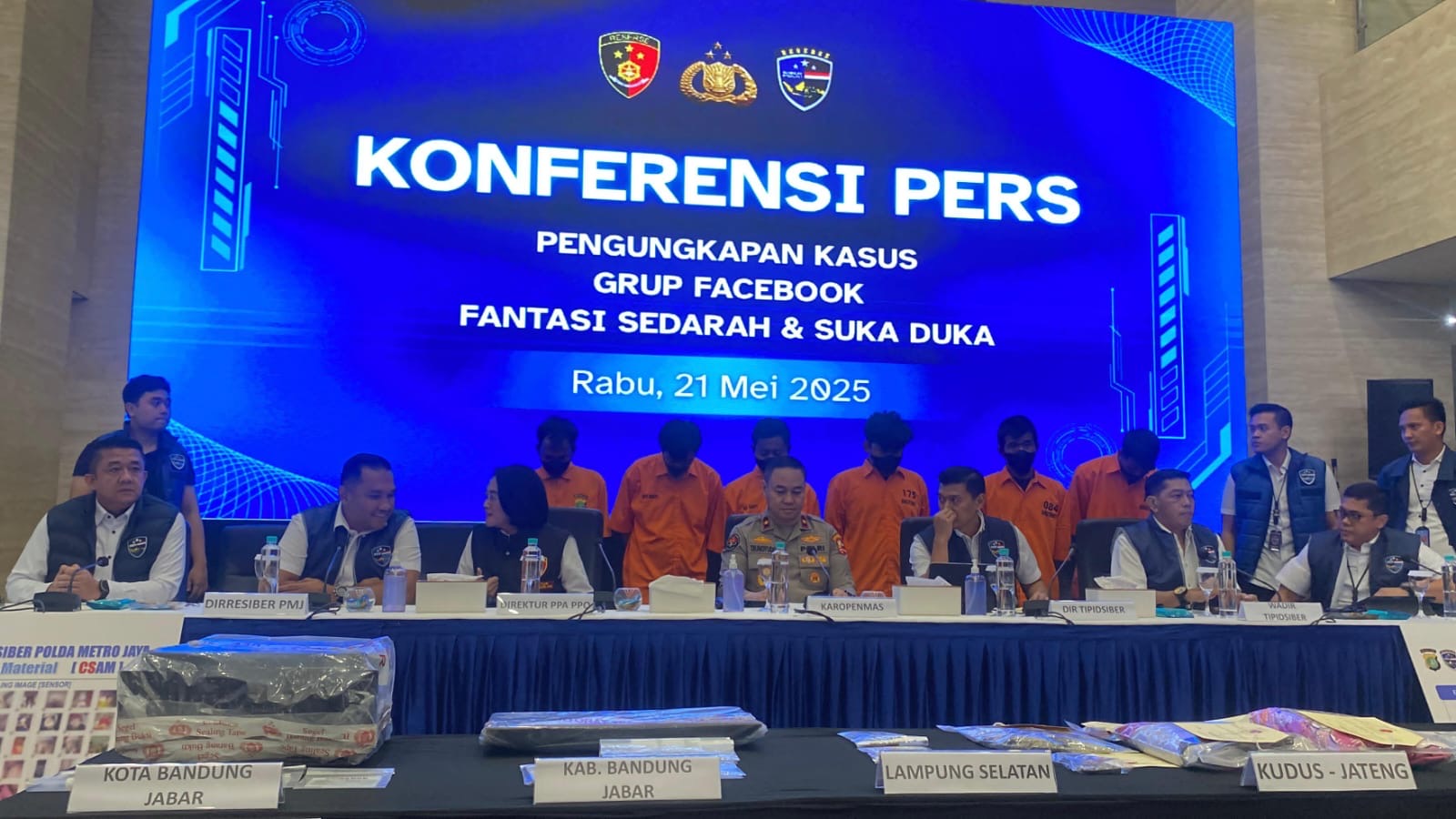 Konferensi pers pengungkapan kasua grup facebook Fantasi Sedarah. (BeritaNasional/Bachtiar).