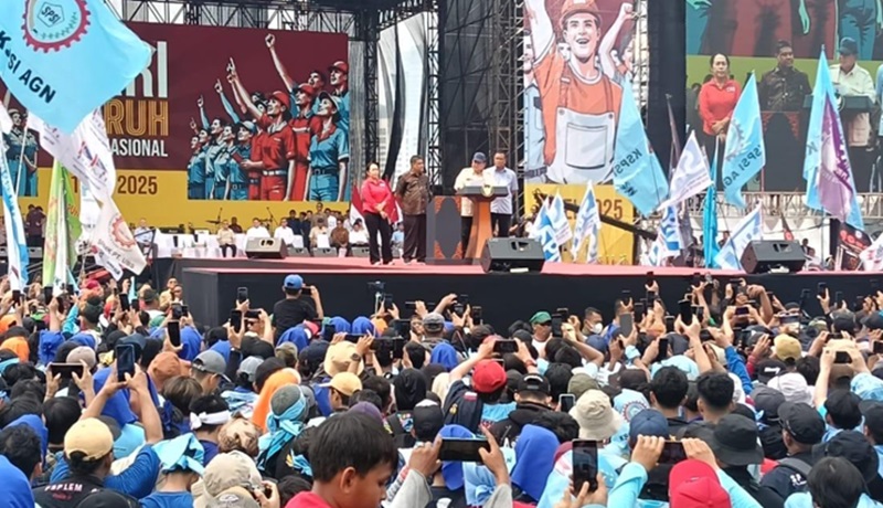 Presiden Prabowo di depan buruh (Beritanasional/Oke Atmaja)