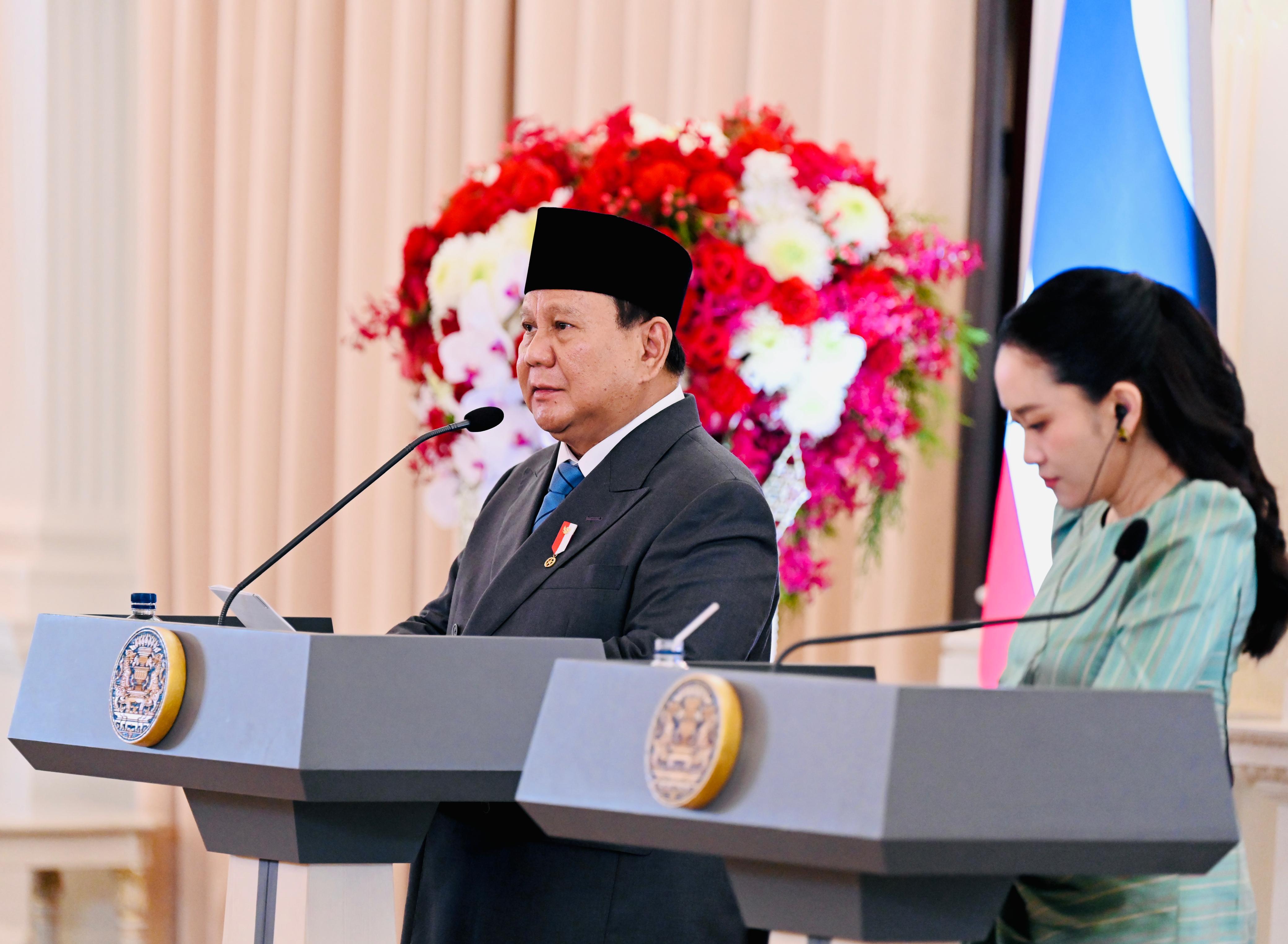 Presiden Indonesia Prabowo Subianto (kiri) saat memberikan pidato saat pertemuan 1st Leaders Consultation. (Foto/BPMI Setpres)