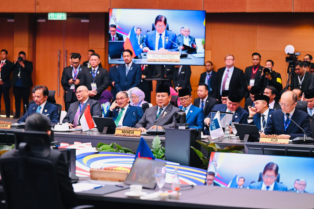 Presiden Prabowo bersiap mengikuti Konferensi Tingkat Tinggi (KTT) ke-16 Brunei Darussalam-Indonesia-Malaysia-Filipina Area Pertumbuhan ASEAN Timur (BIMP-EAGA) di Kuala Lumpur Convention Centre (KLCC), Kuala Lumpur, Malaysia, Selasa (27/5/2025). Biro Pers)