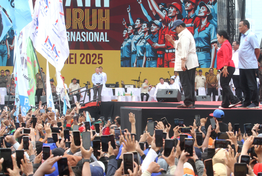 Momen Presiden Prabowo hadiri Hari Buruh 2025 di Monas. (BeritaNasional/Oke Atmaja)