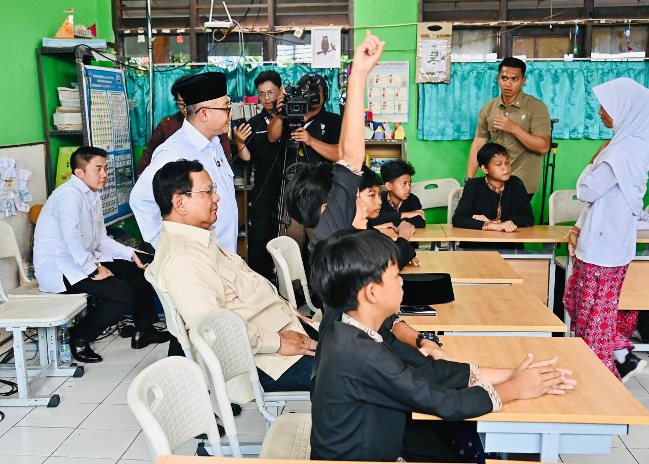 Presiden Prabowo saat hadiri peringatan Hari Pendidikan Nasional 2025 di SD Negeri Cimahpar 5, Kota Bogor, Jumat (2/5/205). (Foto/doc. Setkab)