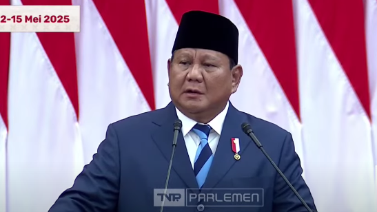 Presiden Prabowo Subianto di hadapan parlemen negara OKI dalam pembukaan konferensi PUIC ke-19 di Kompleks Parlemen, Senayan, Jakarta, Rabu (14/5/2025). (Foto/YouTube DPR RI)