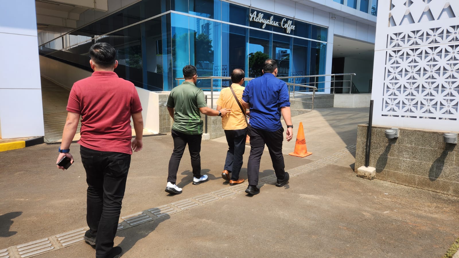 Tersangka diduga memeras jaksa diamankan. (BeritaNasional/Bachtiarudin Alam)
