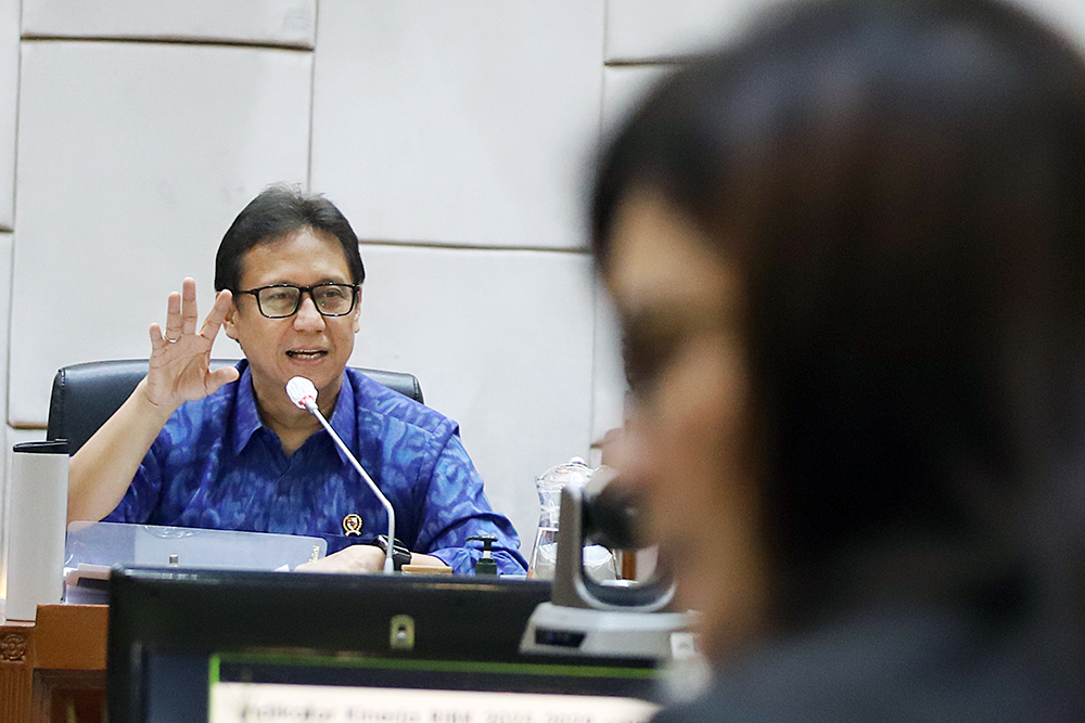 Menteri Kesehatan  Budi Gunadi Sadikin memberikan penjelasan terkait kesehatan saat rapat kerja bersama Komisi IX DPR. (BeritaNasional/Elvis Sendouw)