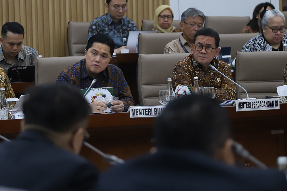 Menteri BUMN dan Menteri Perdagangan mengikuti rapat kerja bersama Komisi VI. (BeritaNasional/Elvis Sendouw)