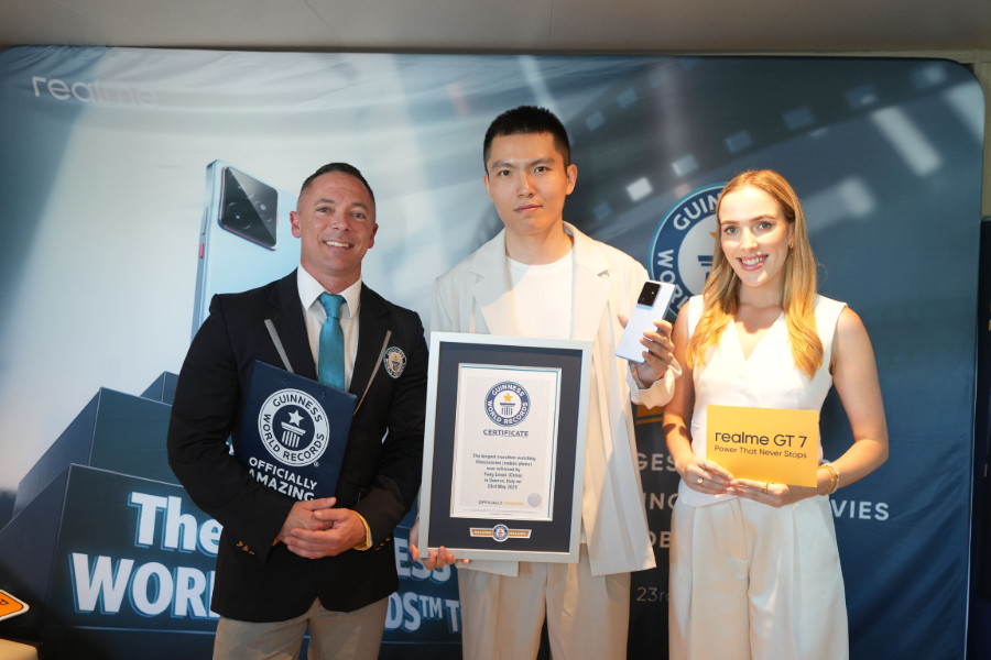 realme GT 7 pecahkan rekor dunia Guinness untuk maraton nonton film terlama. (Foto/doc. realme)