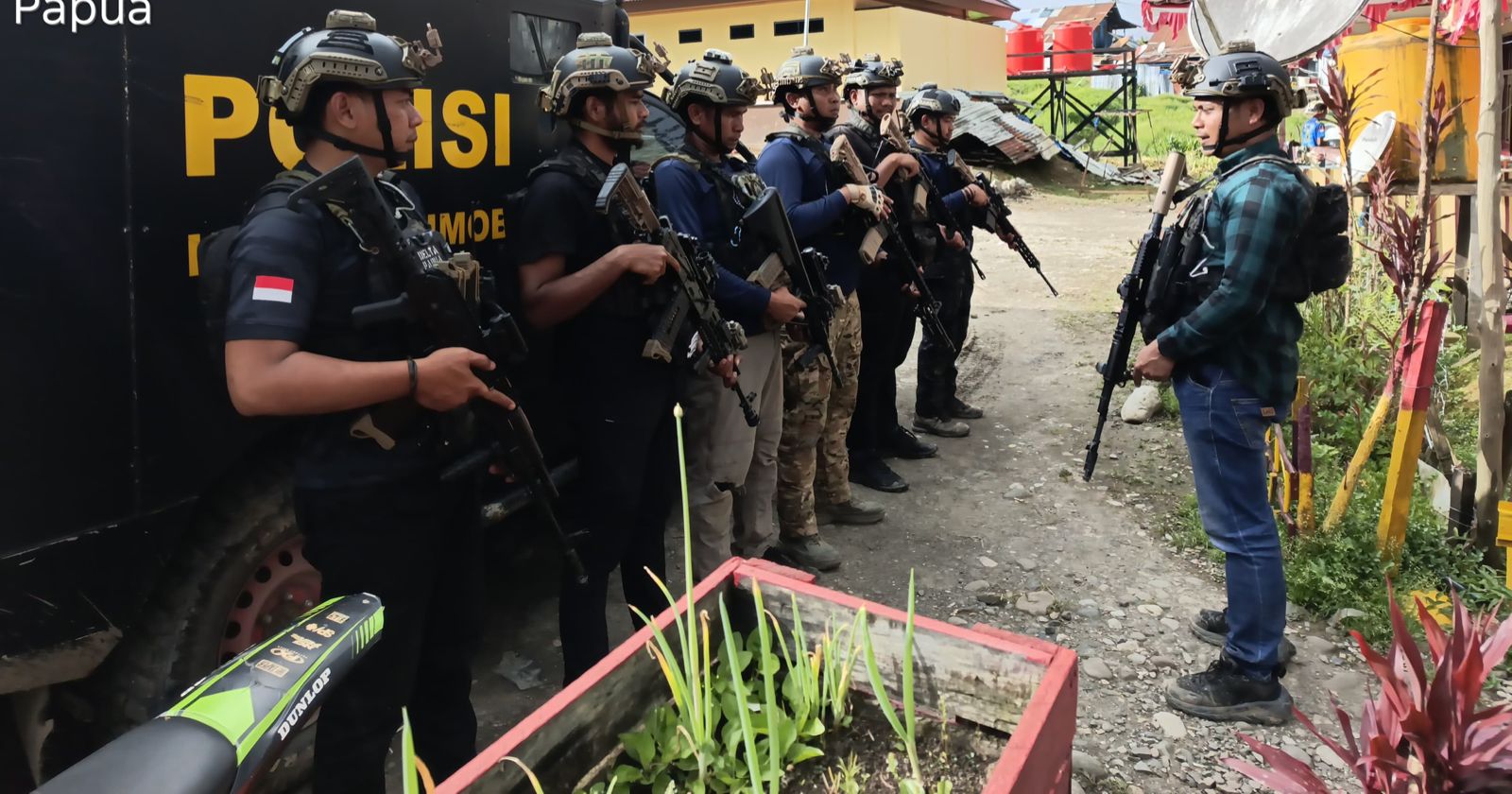 Satgas Damai Cartenz Amankan Bandara Ilaga dari Gangguan Kelompok Bersenjata. (Foto/istimewa)