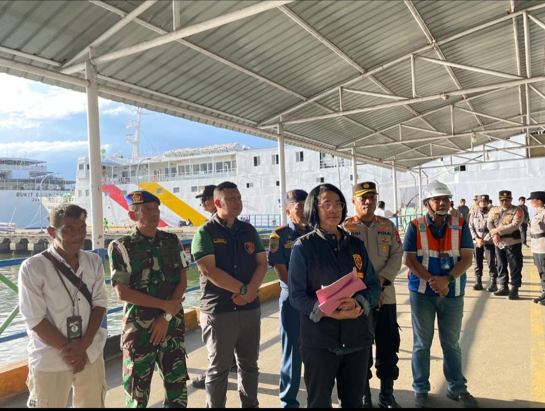 Satgas Koordinasi Penegakan Hukum Gagalkan Pengiriman Calon PMI Nonprosedural Perbatasan Indonesia-Malaysia Direktur TPPPA serta TPPPO Bareskrim Polri Brigjen Pol Nurul Azizah dan tim berada di lokasi. (BeritaNasional/dok Humas Polri)