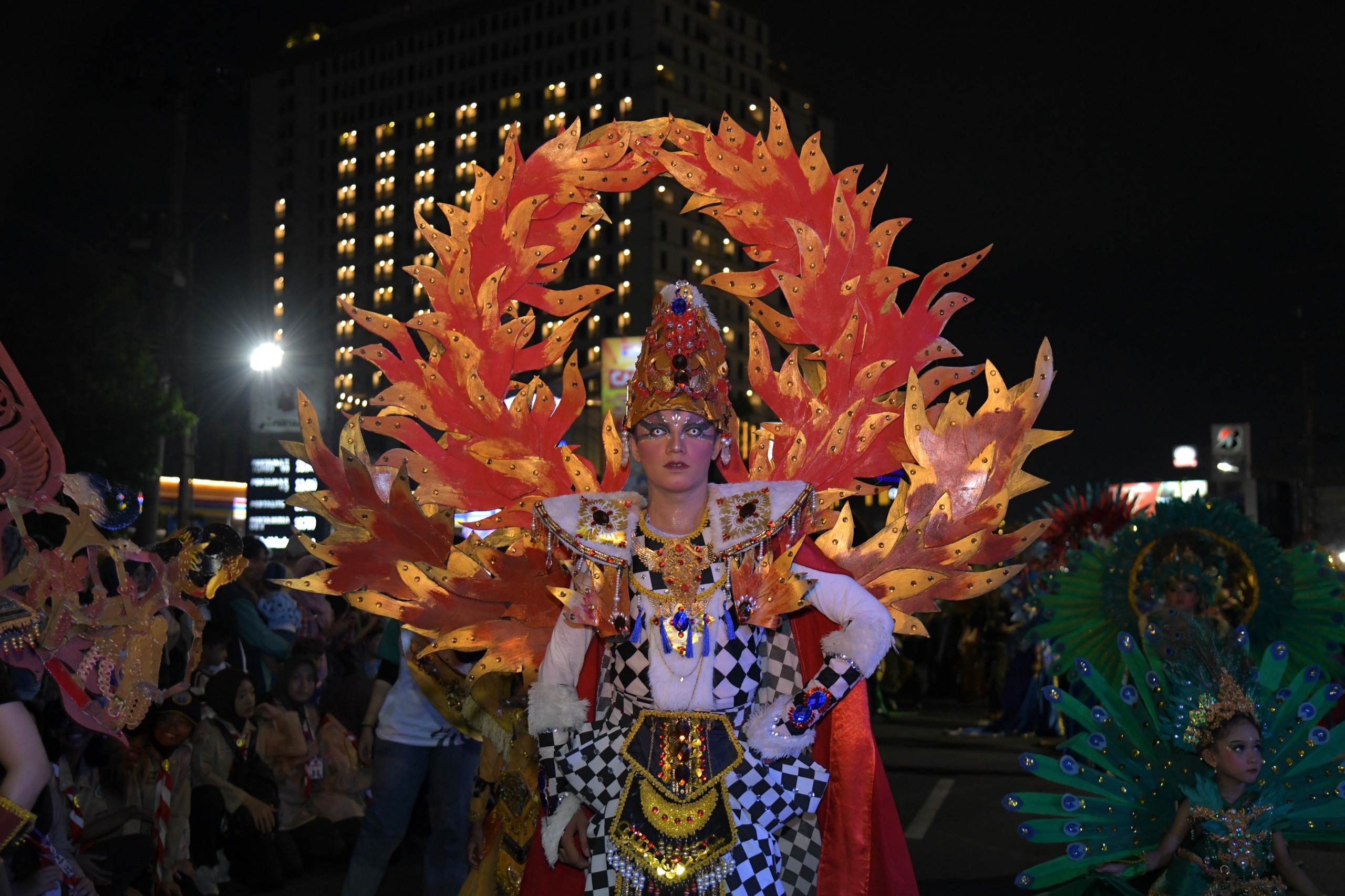 Semarang Night Carnival 2025 Sukses Memukau Ribuan Penonton Semarang Night Carnival 2025 Sukses Memukau Ribuan Penonton. (Foto/Febri)
