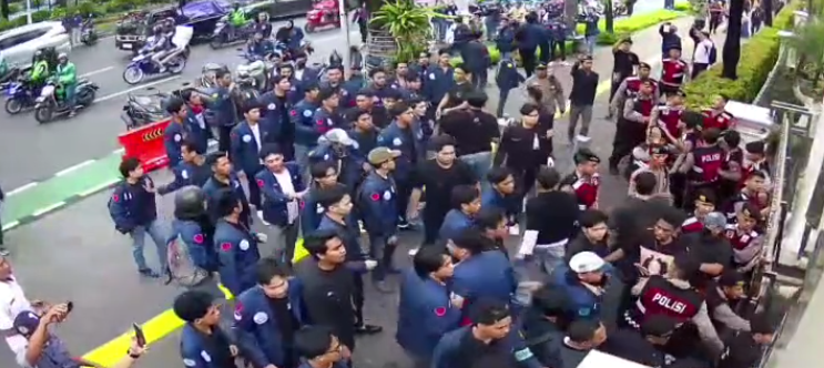 Suasana kericuhan mahasiswa di Balai Kota Jakarta. (Foto/Istimewa)